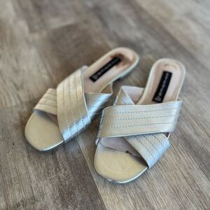 Like new! Steve Madden Leather Farley Crisscross Slide Sandals, Silver Metalic